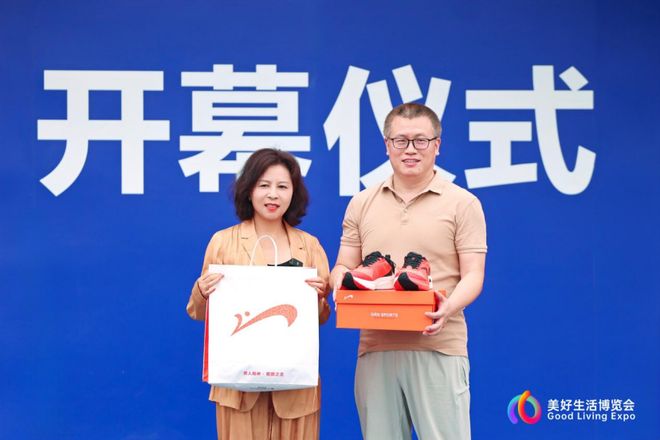 活博览会”汪小菲现身引爆全场MG不朽情缘